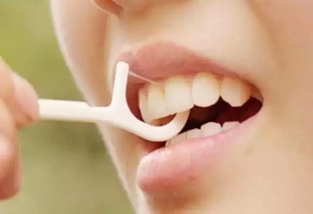 The harm of dental floss to teeth